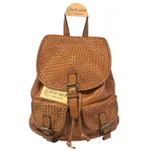 Cargar imagen en el visor de la galería, MOCHILA MEDIANA PIEL NOBLE "INDIANA CAMEL"