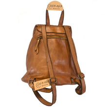 Cargar imagen en el visor de la galería, MOCHILA MEDIANA PIEL NOBLE "INDIANA CAMEL"