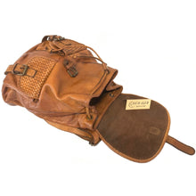Cargar imagen en el visor de la galería, MOCHILA MEDIANA PIEL NOBLE "INDIANA CAMEL"