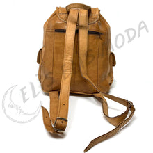 Cargar imagen en el visor de la galería, MOCHILA CUERO MEDIANA "CLASSIC MEDIANA"