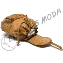 Cargar imagen en el visor de la galería, MOCHILA CUERO MEDIANA "CLASSIC MEDIANA"